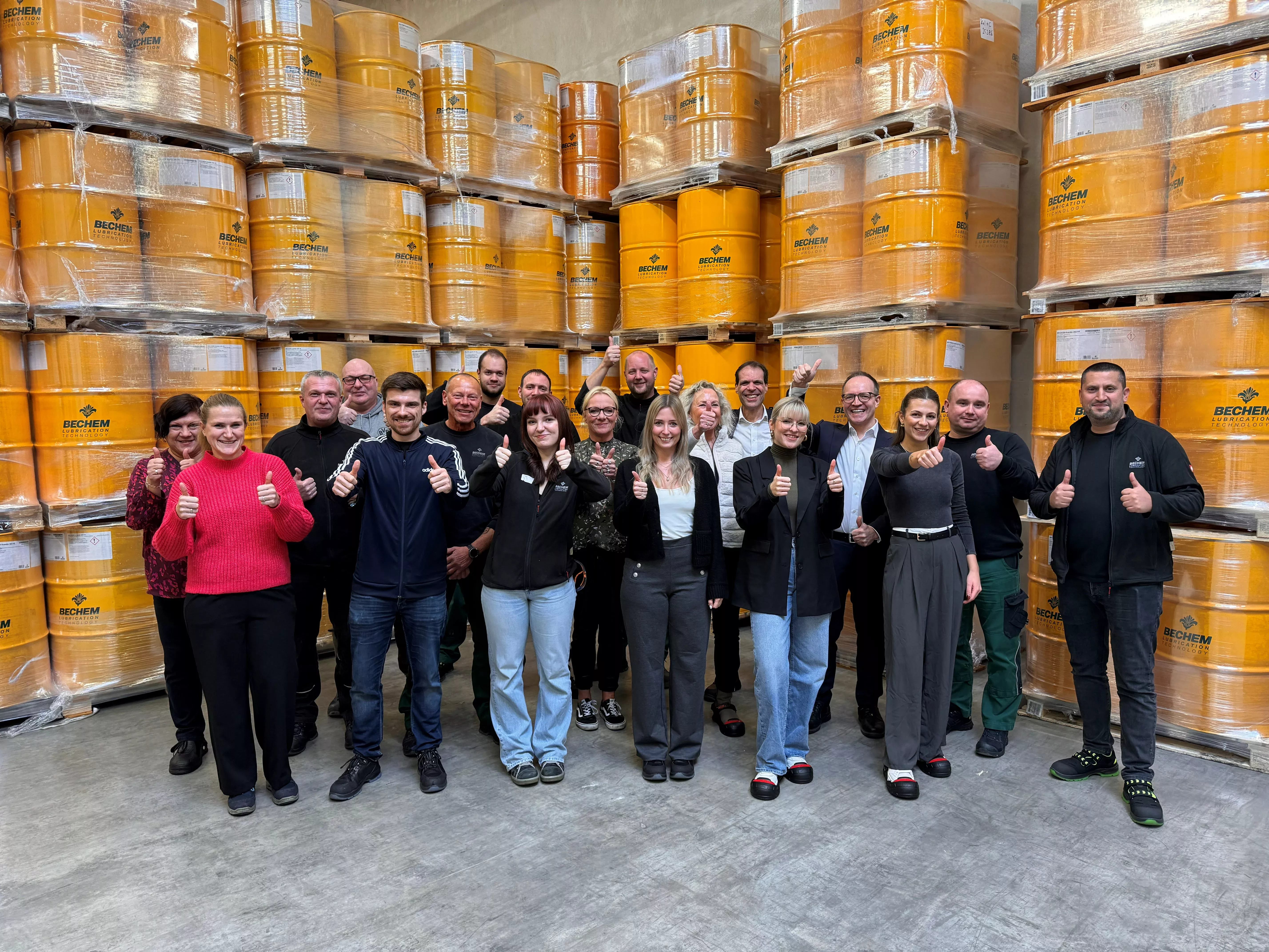 BECHEM Medarbetarna ger tummen upp