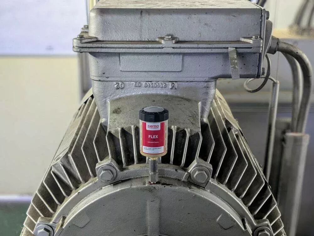 Perma-dispenser som används på en maskin