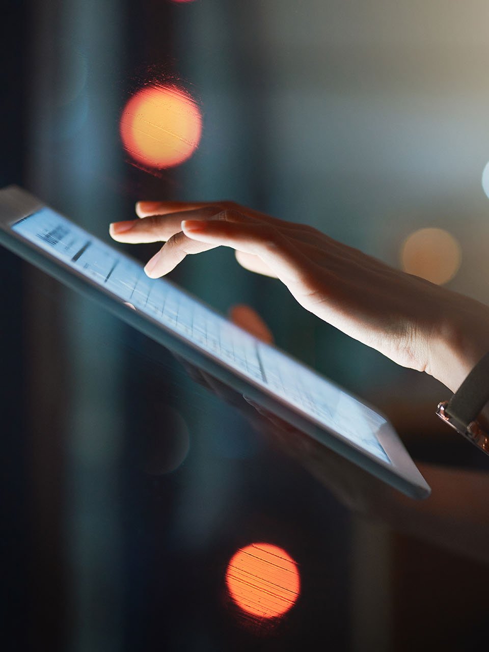 Tabletten används av en person