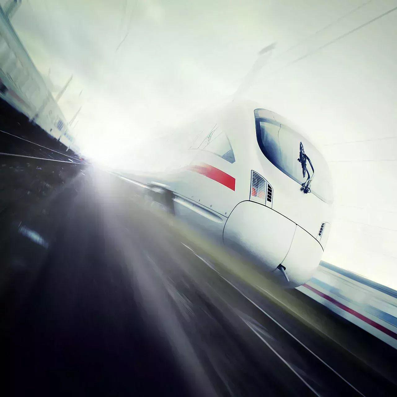 Vitt snabbtåg på spåren