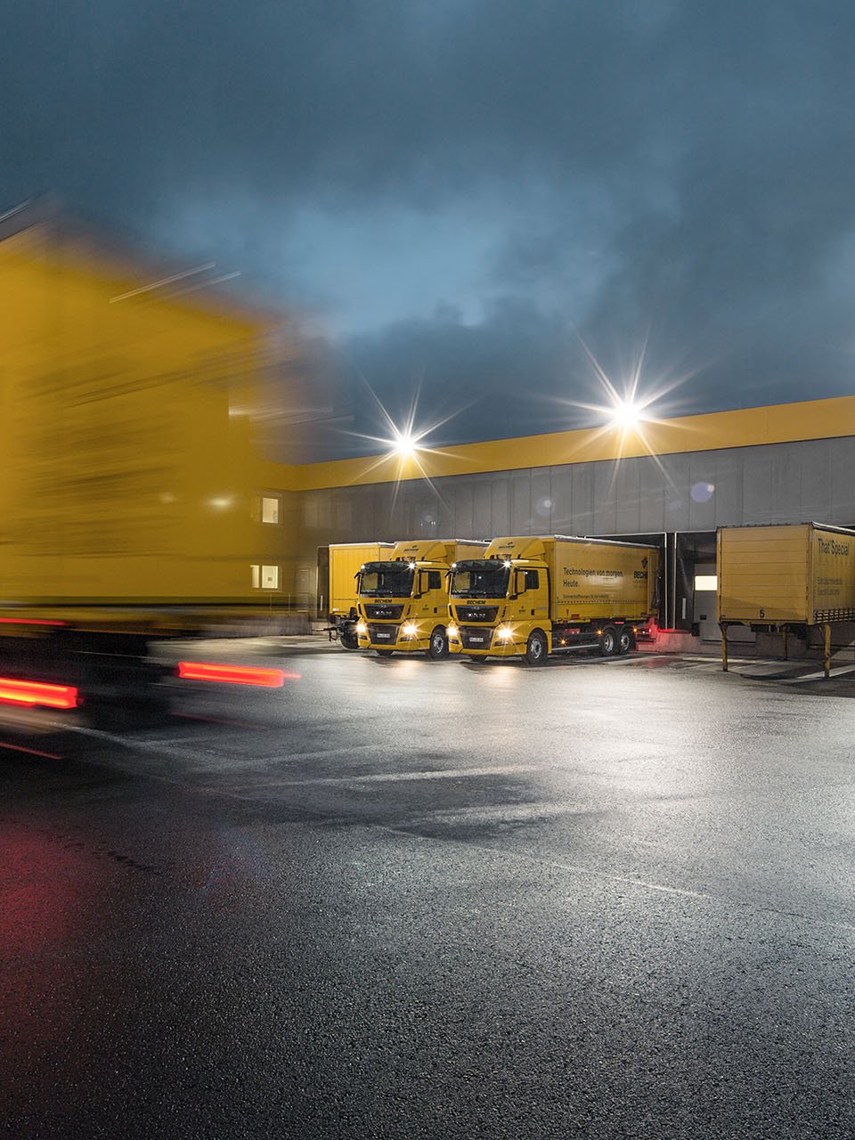 BECHEM Lastbilar kör ut ur logistiken.